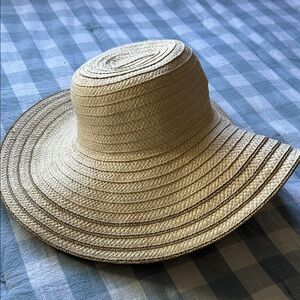 Elegant Cream Sun Hat